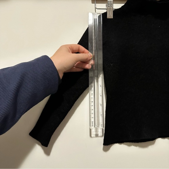 Halston 100% Extra Fine Merino Wool Black Turtleneck Sweater XS - Picture 8 of 8